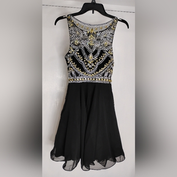 DANCING QUEEN GEM DRESS - Picture 1 of 7